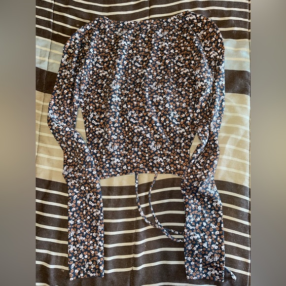 Aeropostale floral lace up front crop top - Picture 3 of 3